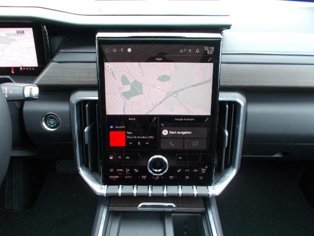 2025 GMC Acadia Vehicle Photo in LOWELL, MA 01852-4336