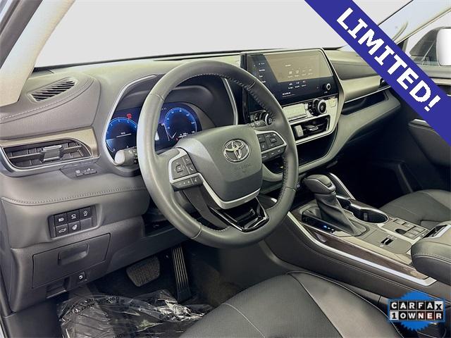 2023 Toyota Highlander Vehicle Photo in Puyallup, WA 98371
