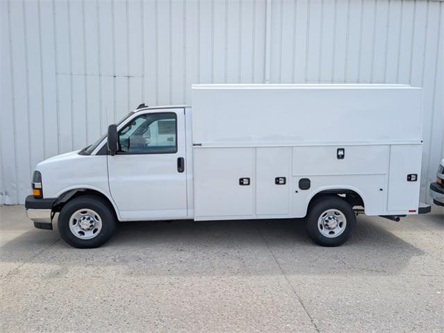 2025 Chevrolet Express Commercial Cutaway Vehicle Photo in ENGLEWOOD, CO 80113-6708
