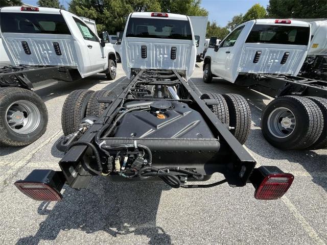 2024 Chevrolet Silverado 3500 HD Chassis Cab Vehicle Photo in ALCOA, TN 37701-3235