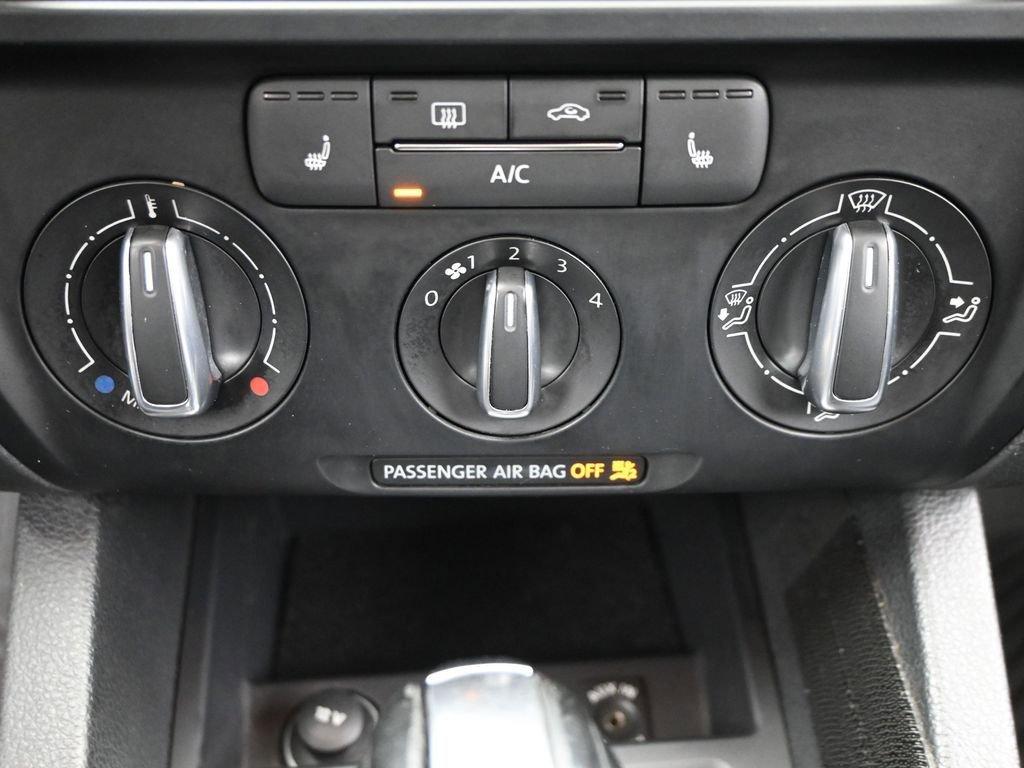 2014 Volkswagen Jetta Sedan Vehicle Photo in Marion, IA 52302