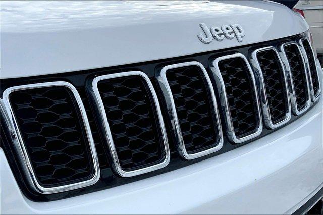 2020 Jeep Grand Cherokee Vehicle Photo in TOPEKA, KS 66609-0000