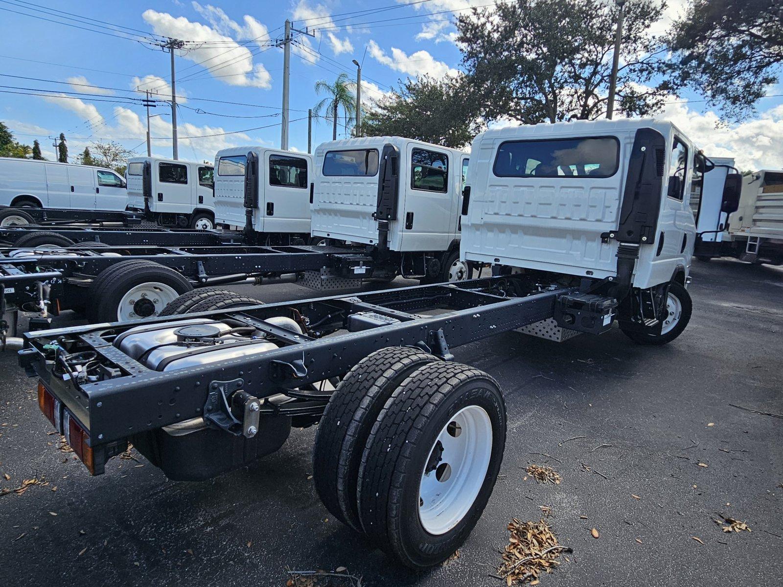 2024 Chevrolet Low Cab Forward 4500 Vehicle Photo in GREENACRES, FL 33463-3207