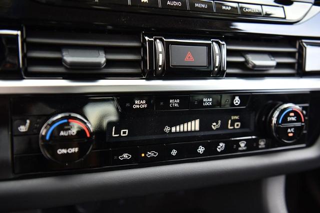 2025 Nissan Pathfinder Vehicle Photo in Ballwin, MO 63011