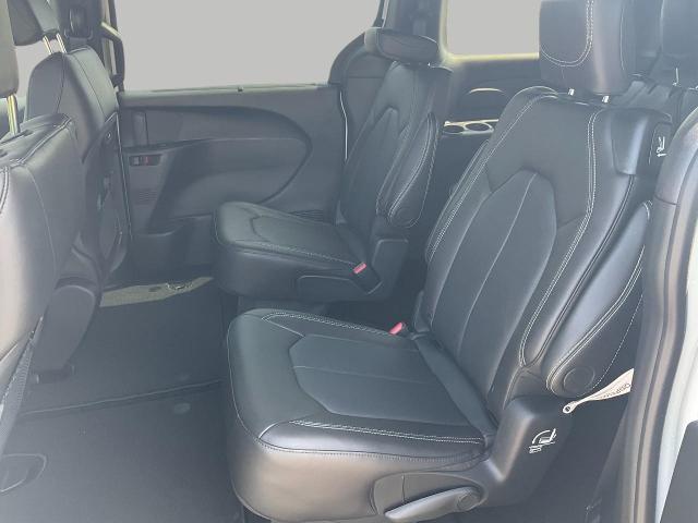 2025 Chrysler Pacifica Vehicle Photo in Kaukauna, WI 54130