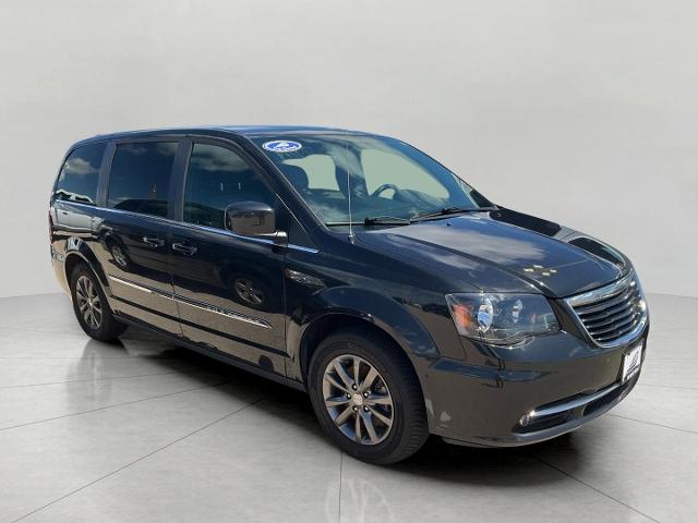 2016 Chrysler Town & Country Vehicle Photo in Kaukauna, WI 54130