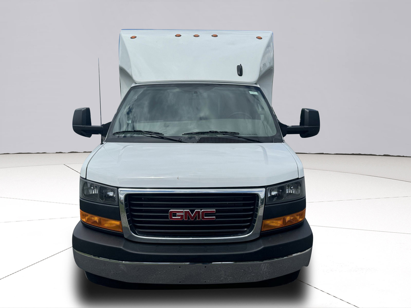 2024 GMC Savana Cutaway 4500 Vehicle Photo in LEOMINSTER, MA 01453-2952