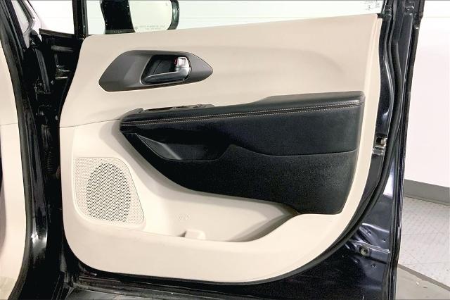 2020 Chrysler Pacifica Vehicle Photo in Lees Summit, MO 64086