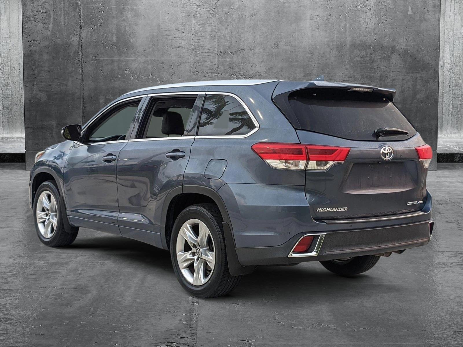 2019 Toyota Highlander Vehicle Photo in Davie, FL 33331