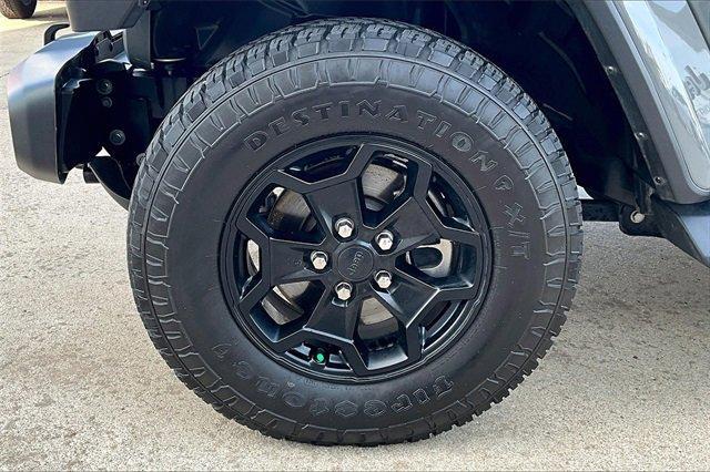 2021 Jeep Gladiator Vehicle Photo in TOPEKA, KS 66609-0000