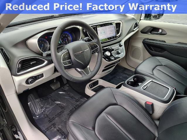 2024 Chrysler Pacifica Vehicle Photo in GREEN BAY, WI 54304-5303