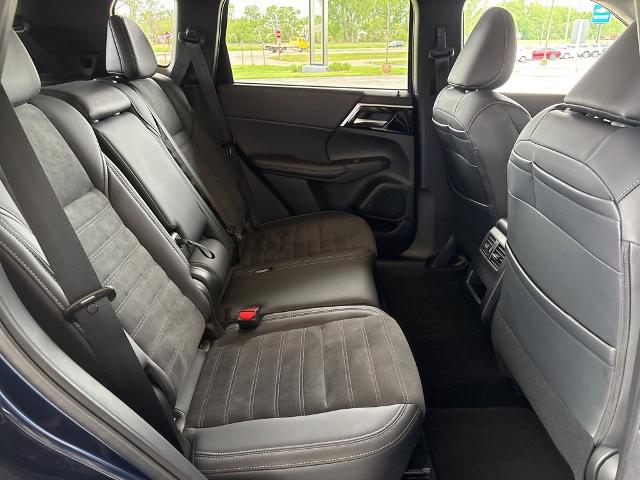 2023 Mitsubishi Outlander Vehicle Photo in MANHATTAN, KS 66502-5036