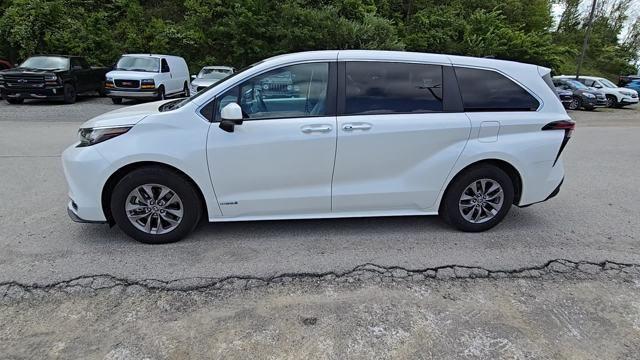 2021 Toyota Sienna Vehicle Photo in Pleasant Hills, PA 15236