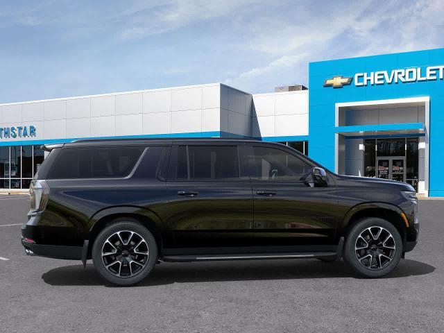 2025 Chevrolet Suburban Vehicle Photo in MOON TOWNSHIP, PA 15108-2571