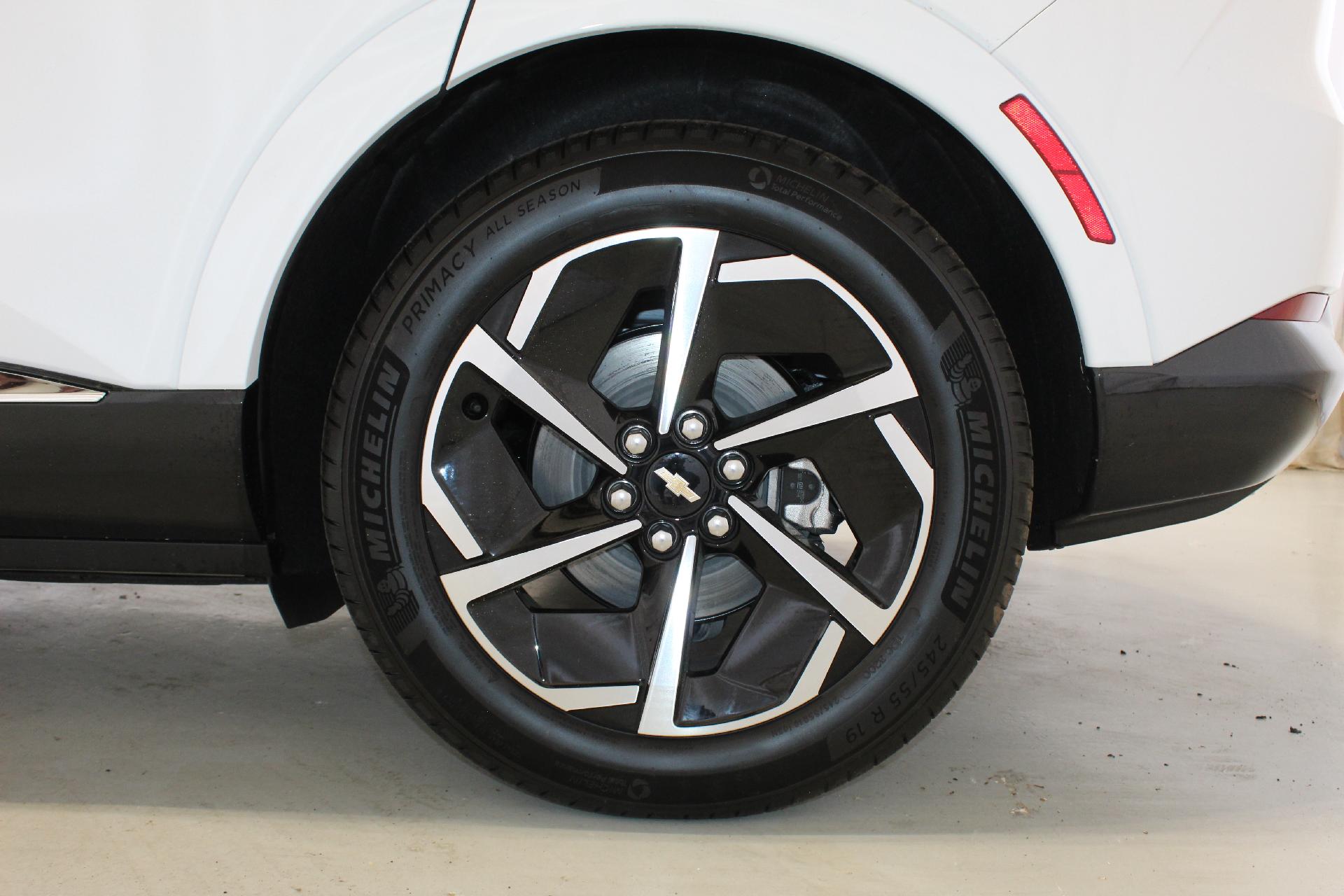 2025 Chevrolet Equinox EV Vehicle Photo in NORTHAMPTON, MA 01060-1120