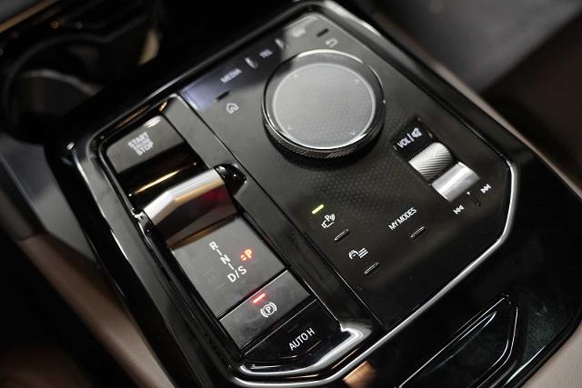 2024 BMW 530i xDrive Vehicle Photo in GRAPEVINE, TX 76051