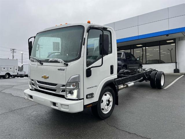 2024 Chevrolet Low Cab Forward 5500 HG Vehicle Photo in ALCOA, TN 37701-3235