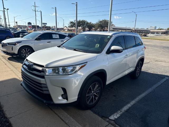 2019 Toyota Highlander Vehicle Photo in Tulsa, OK 74145