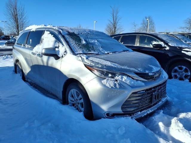 2023 Toyota Sienna Vehicle Photo in Oshkosh, WI 54904