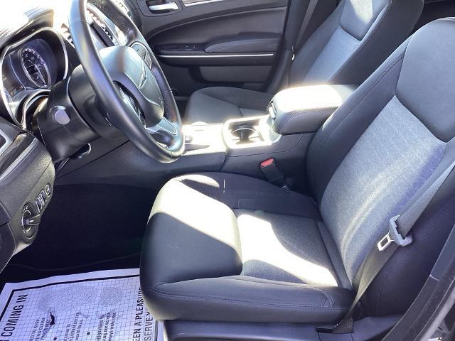 2022 Chrysler 300 Vehicle Photo in Gardner, MA 01440