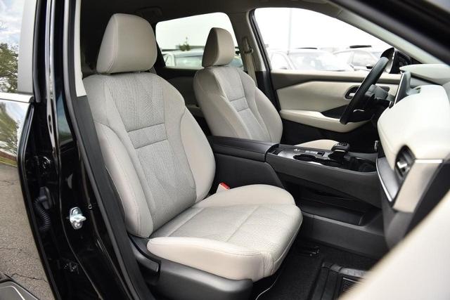 2024 Nissan Rogue Vehicle Photo in Ballwin, MO 63011