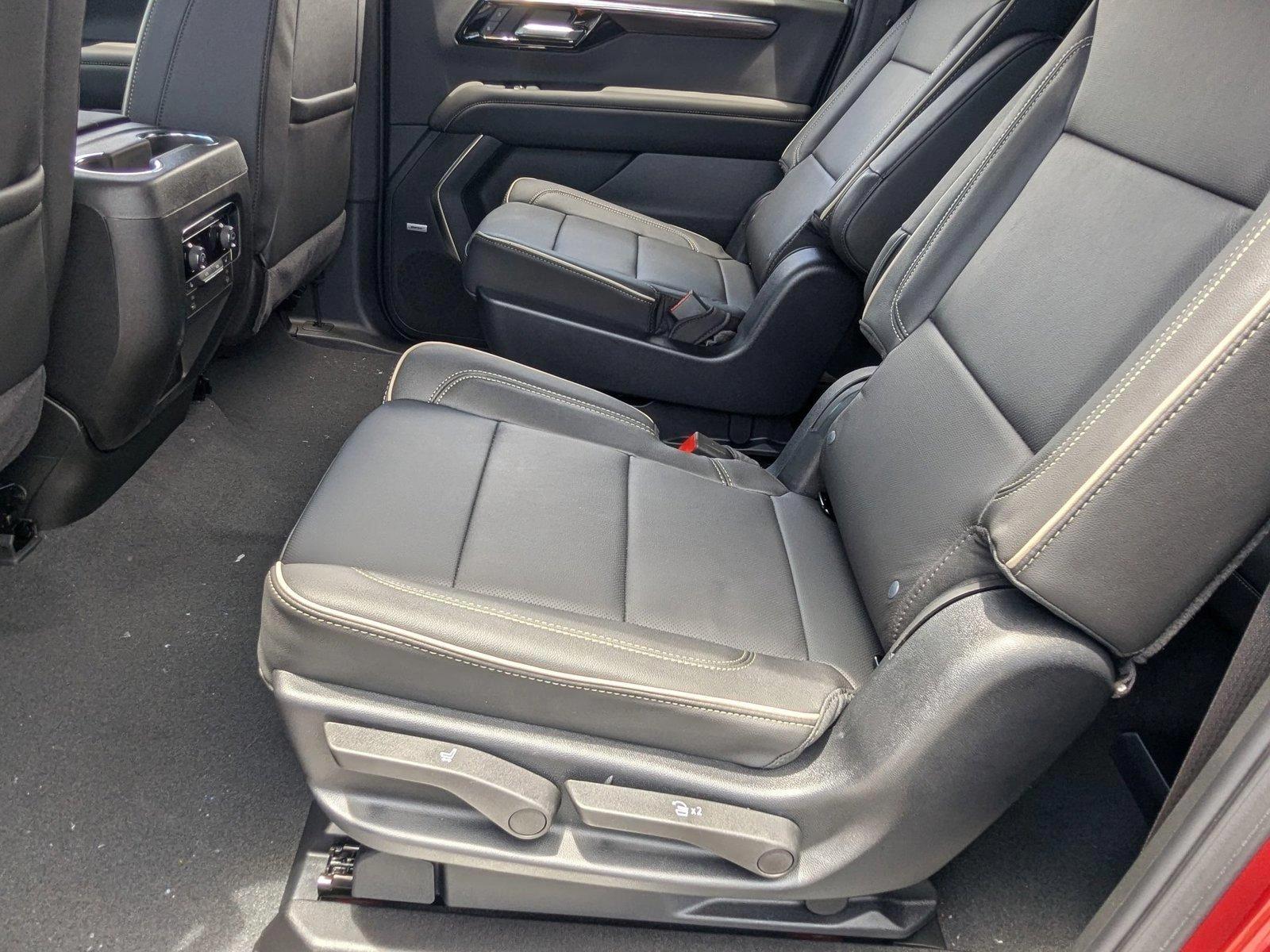 2025 Chevrolet Suburban Vehicle Photo in MIAMI, FL 33134-2699