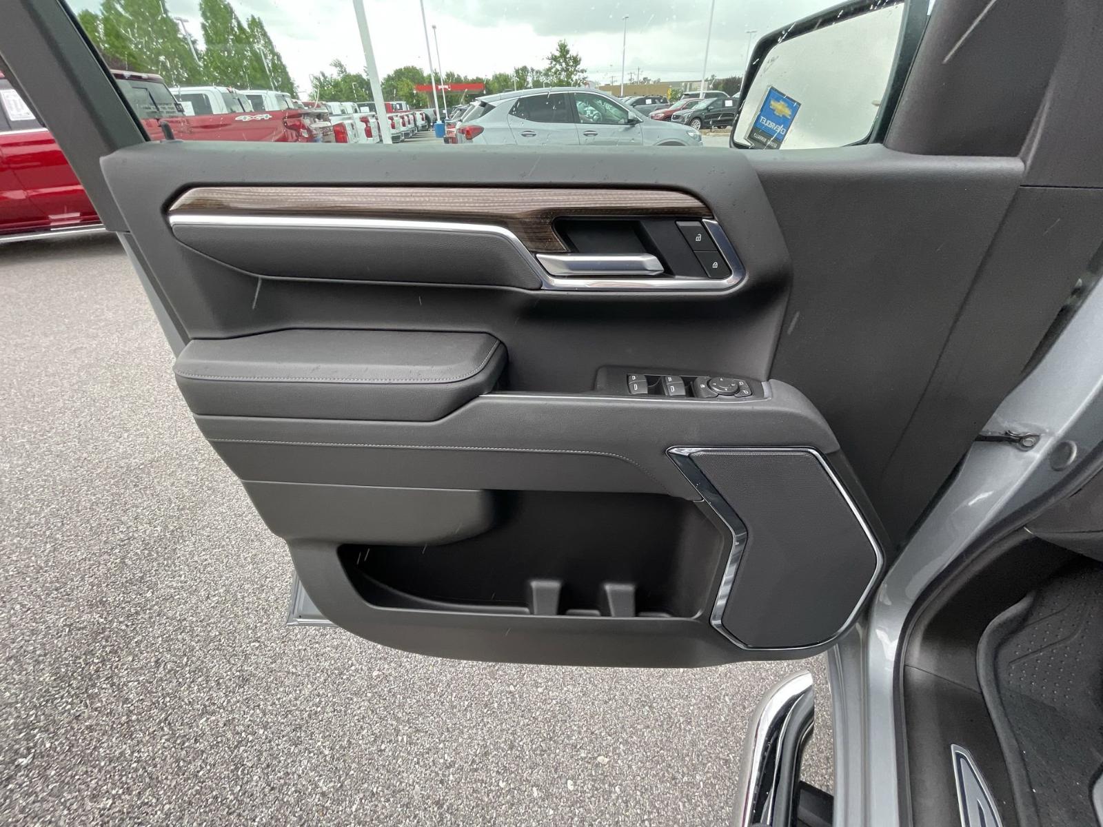 2025 Chevrolet Silverado 1500 Vehicle Photo in BENTONVILLE, AR 72712-4322