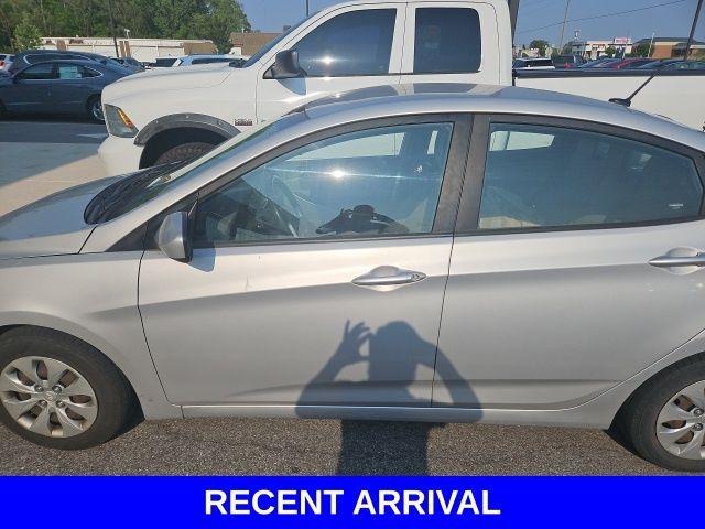 2016 Hyundai ACCENT Vehicle Photo in Merrillville, IN 46410