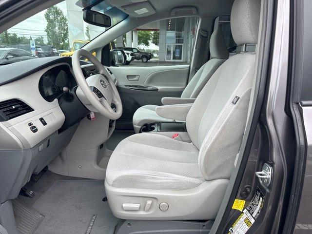 2013 Toyota Sienna Vehicle Photo in Flemington, NJ 08822