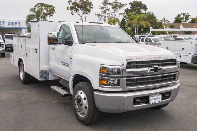 2023 Chevrolet Silverado Chassis Cab Vehicle Photo in VENTURA, CA 93003-8585