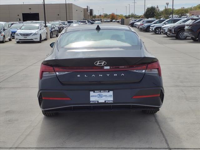 2025 Hyundai ELANTRA Vehicle Photo in Peoria, IL 61615