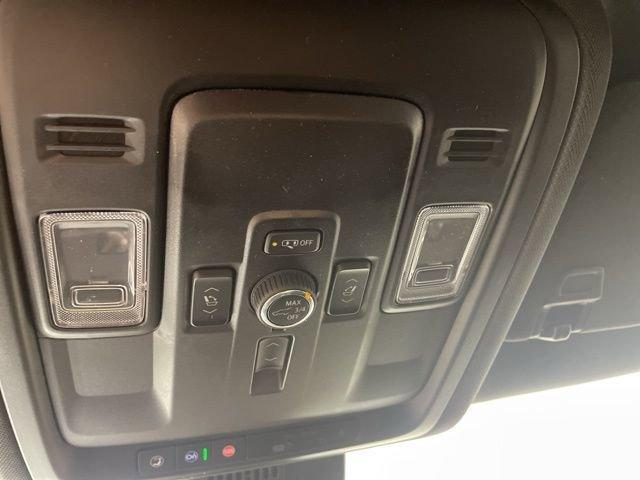 2025 Chevrolet Suburban Vehicle Photo in PHOENIX, AZ 85014-3381