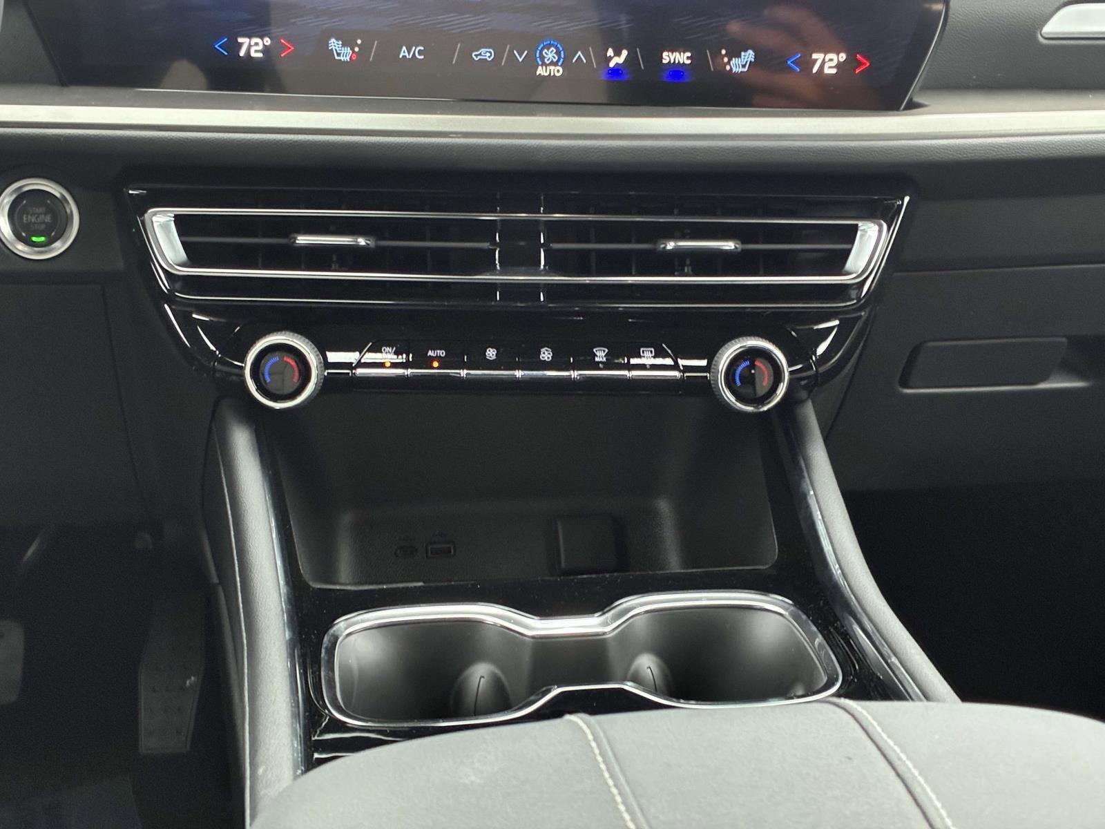 2025 Chevrolet Traverse Vehicle Photo in LOS ANGELES, CA 90007-3794