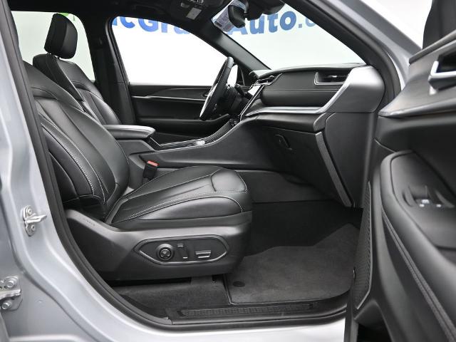2024 Jeep Grand Cherokee Vehicle Photo in Cedar Rapids, IA 52402