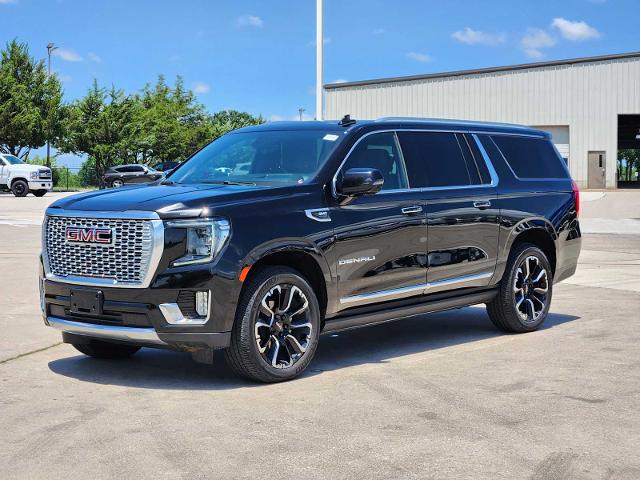 2022 GMC Yukon XL Vehicle Photo in DENTON, TX 76210-9321