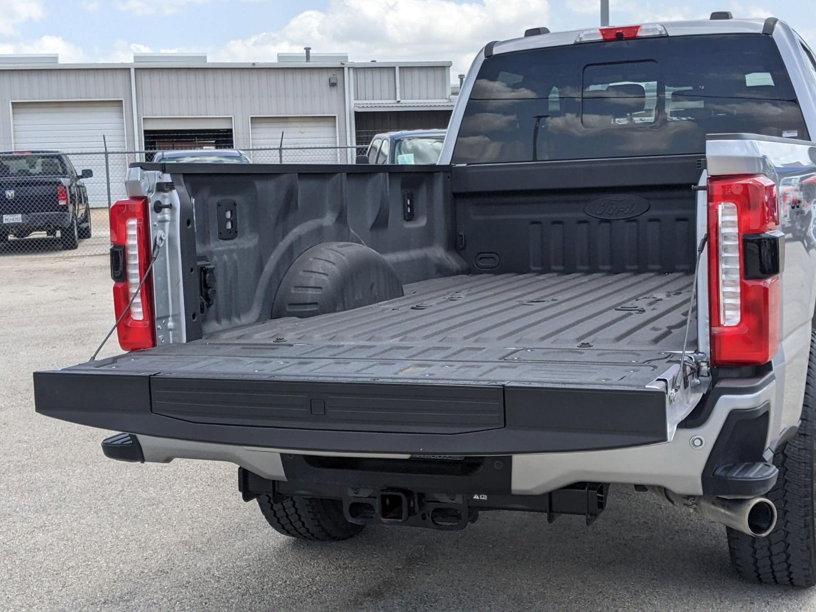 2024 Ford Super Duty F-250 SRW Vehicle Photo in Seguin, TX 78155