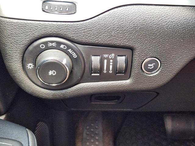 2016 Jeep Cherokee Vehicle Photo in DENTON, TX 76210-9321