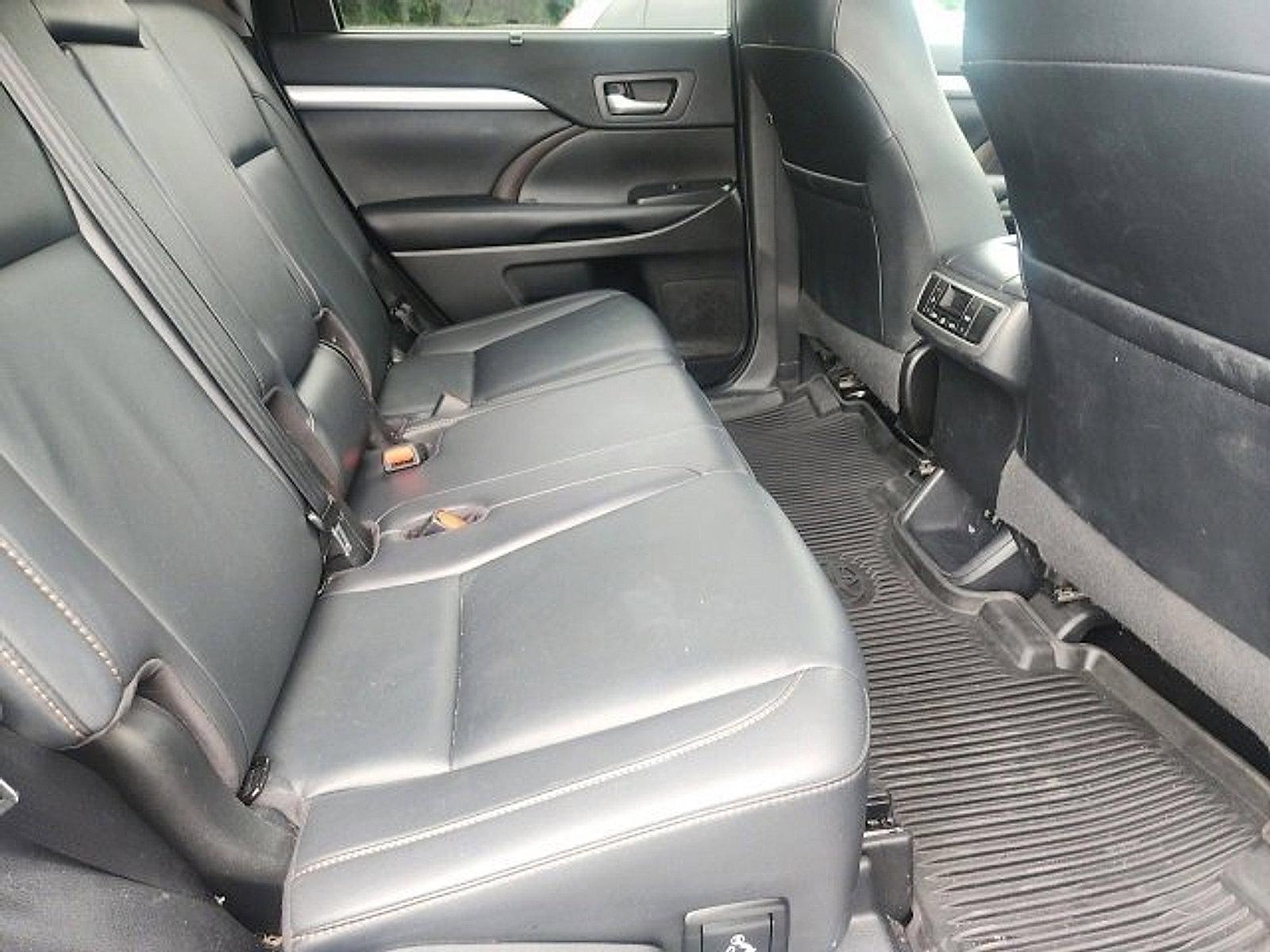 2019 Toyota Highlander Vehicle Photo in Harrisburg, PA 17111
