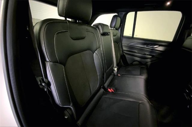 2023 Jeep Grand Cherokee Vehicle Photo in Kansas City, MO 64114