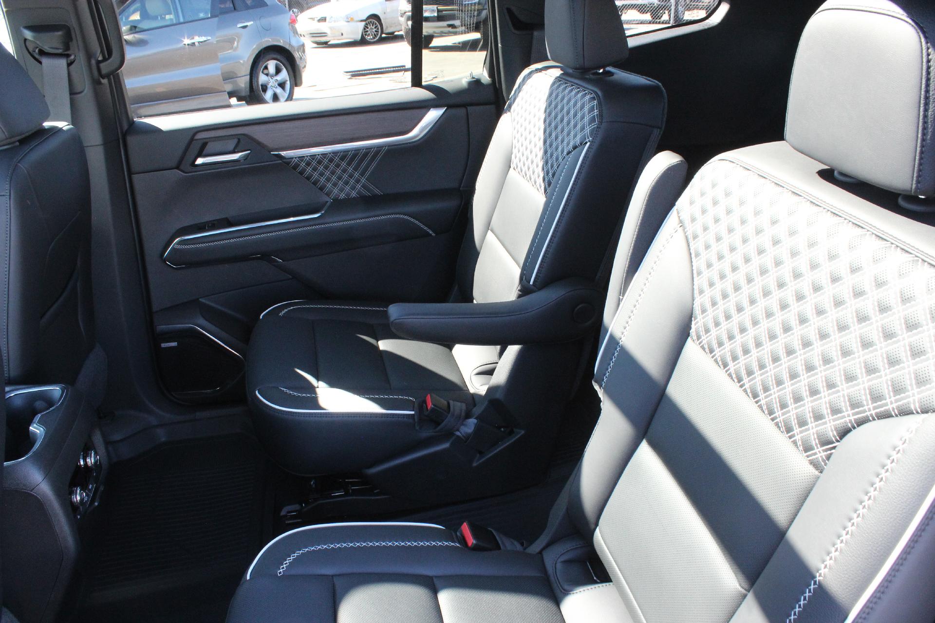 2025 GMC Acadia Vehicle Photo in AURORA, CO 80012-4011