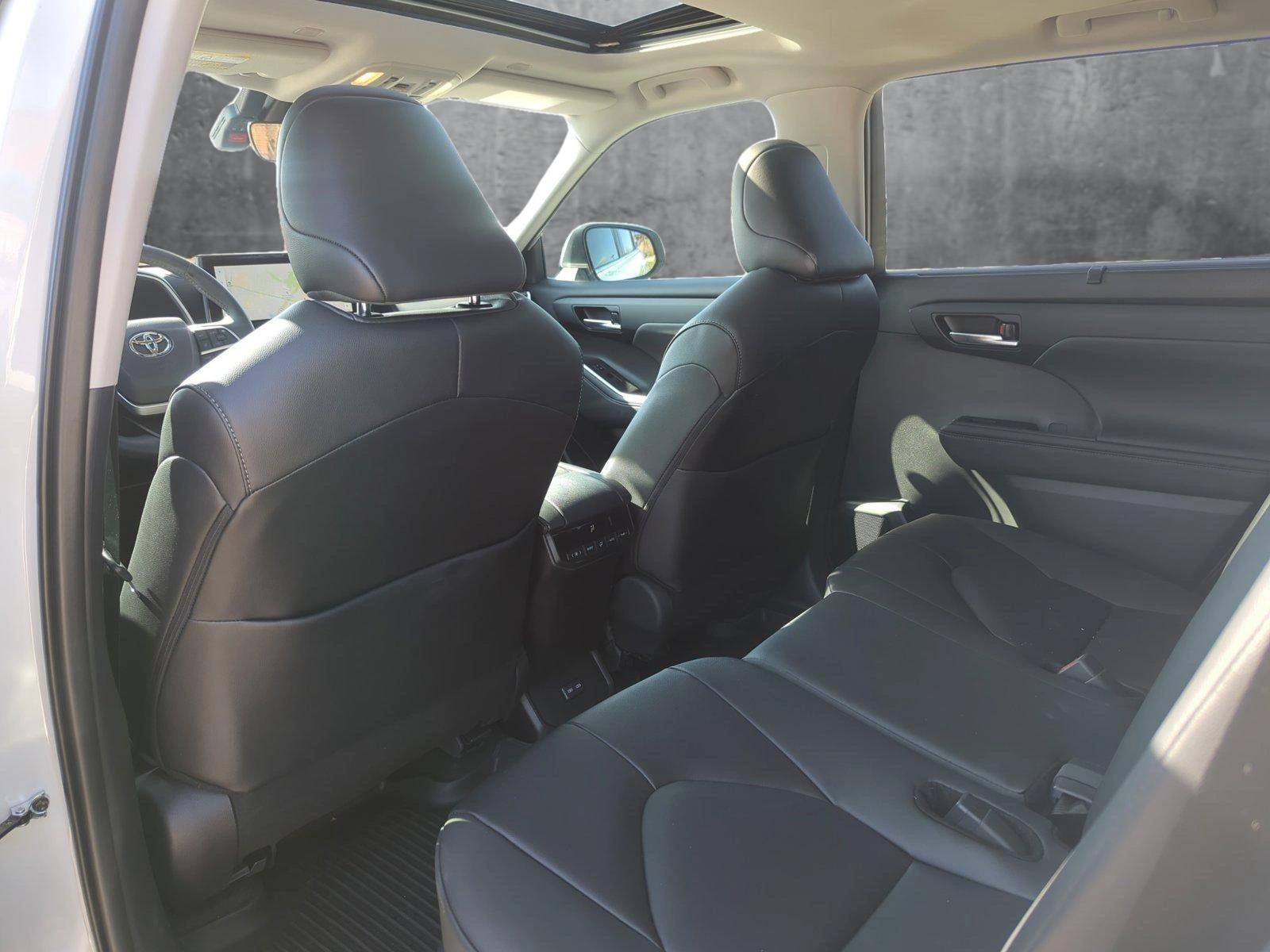 2024 Toyota Highlander Vehicle Photo in Memphis, TN 38125