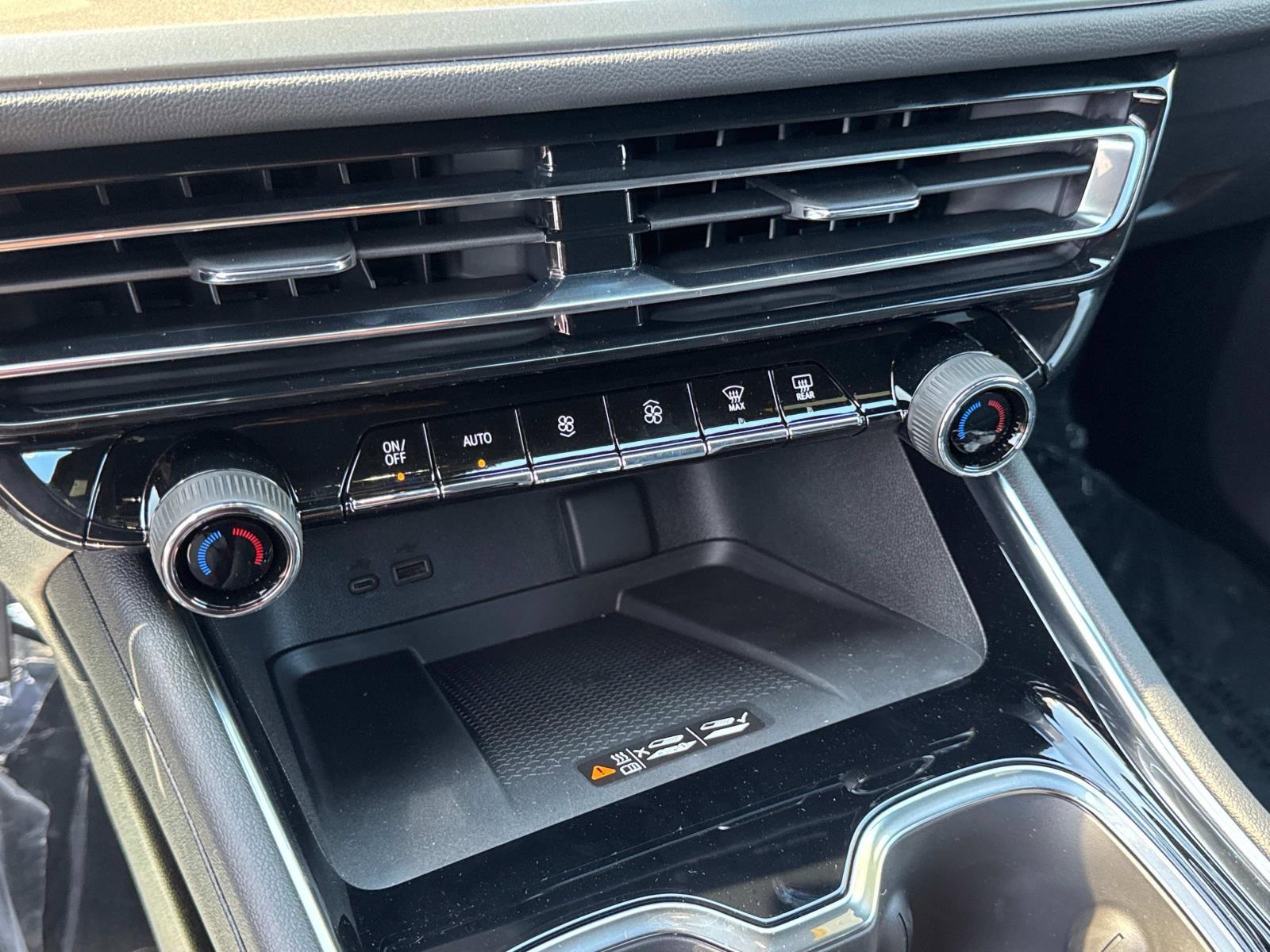 2025 Chevrolet Traverse Vehicle Photo in LOS ANGELES, CA 90007-3794