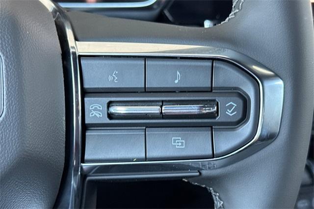 2025 GMC Canyon Vehicle Photo in ELK GROVE, CA 95757-8703