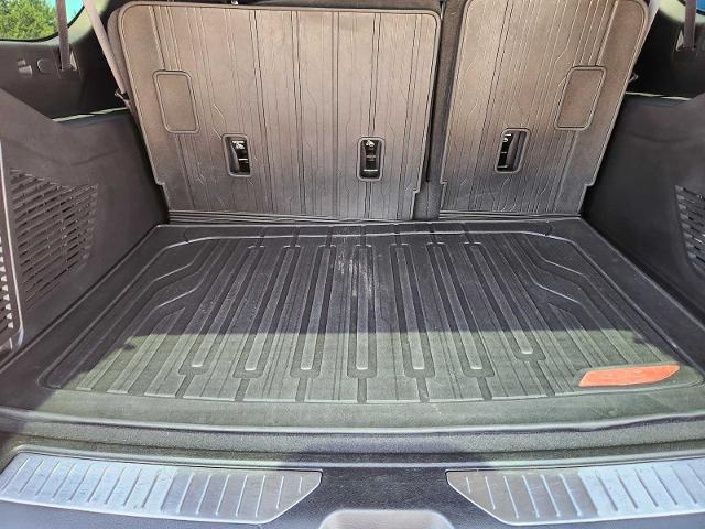 2022 GMC Yukon XL Vehicle Photo in DENTON, TX 76210-9321