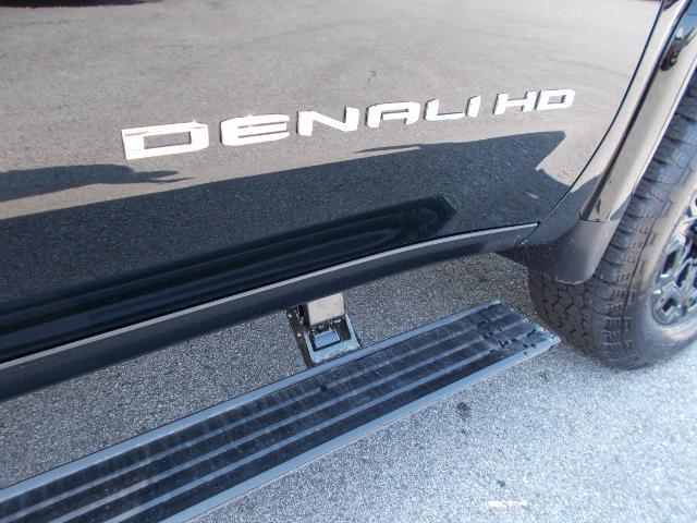 2025 GMC Sierra 2500 HD Vehicle Photo in LOWELL, MA 01852-4336