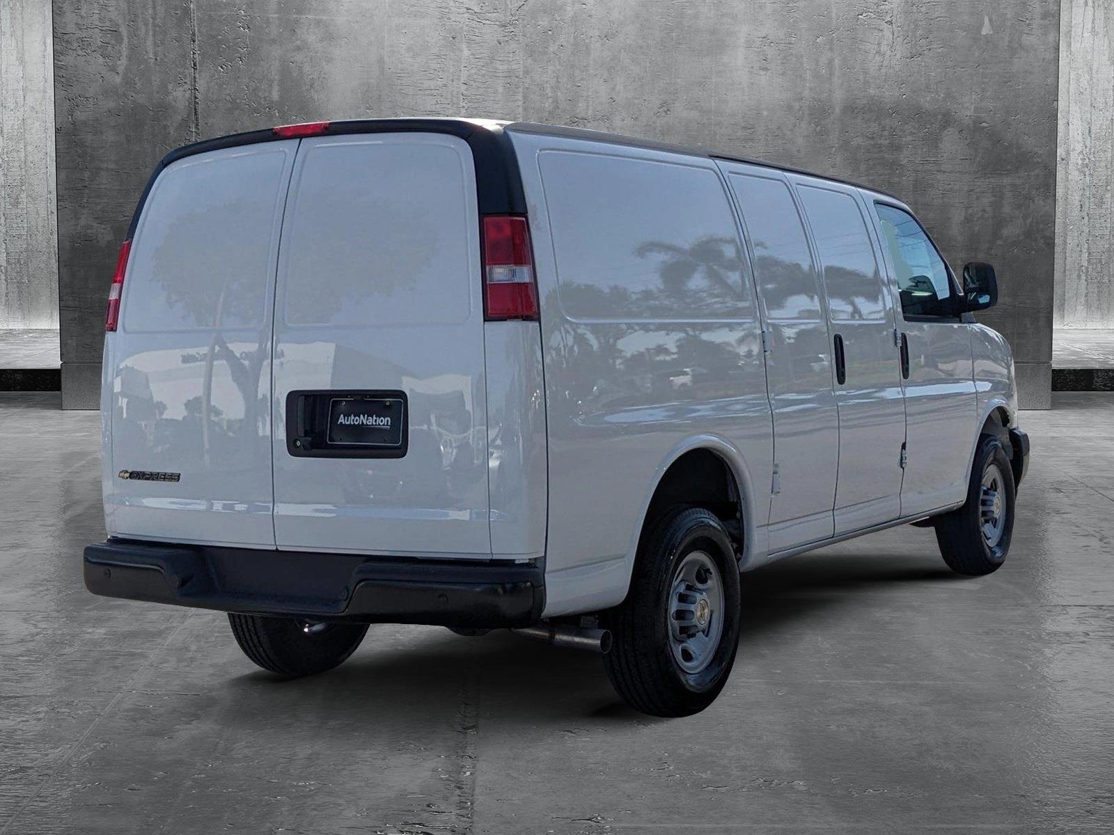 2024 Chevrolet Express Cargo 2500 Vehicle Photo in GREENACRES, FL 33463-3207