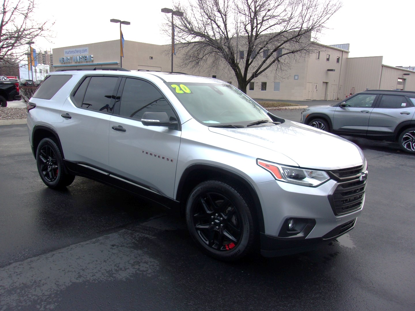 Used 2020 Chevrolet Traverse Premier with VIN 1GNEVKKW4LJ183140 for sale in Leavenworth, KS