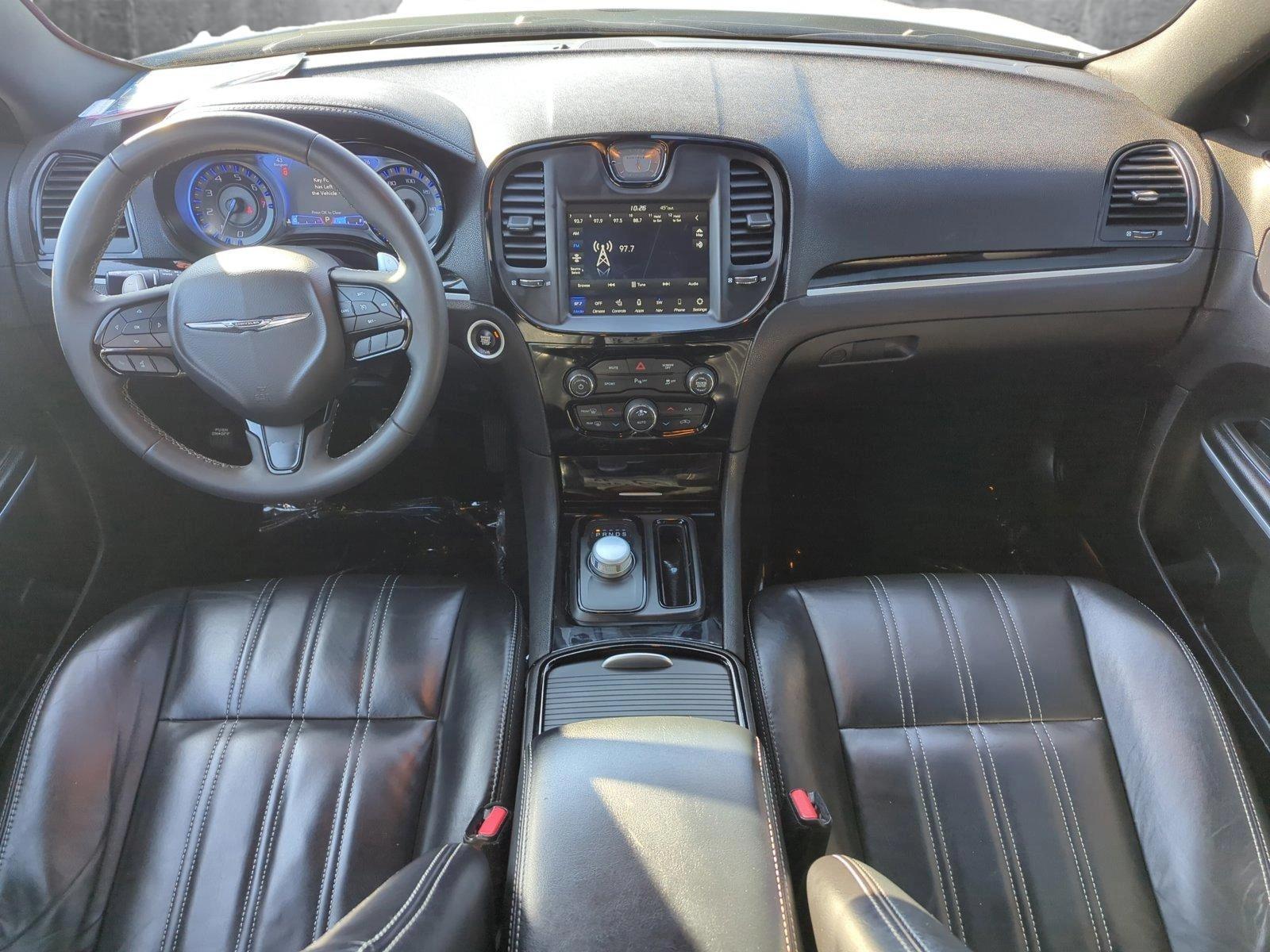 2022 Chrysler 300 Vehicle Photo in Memphis, TN 38128