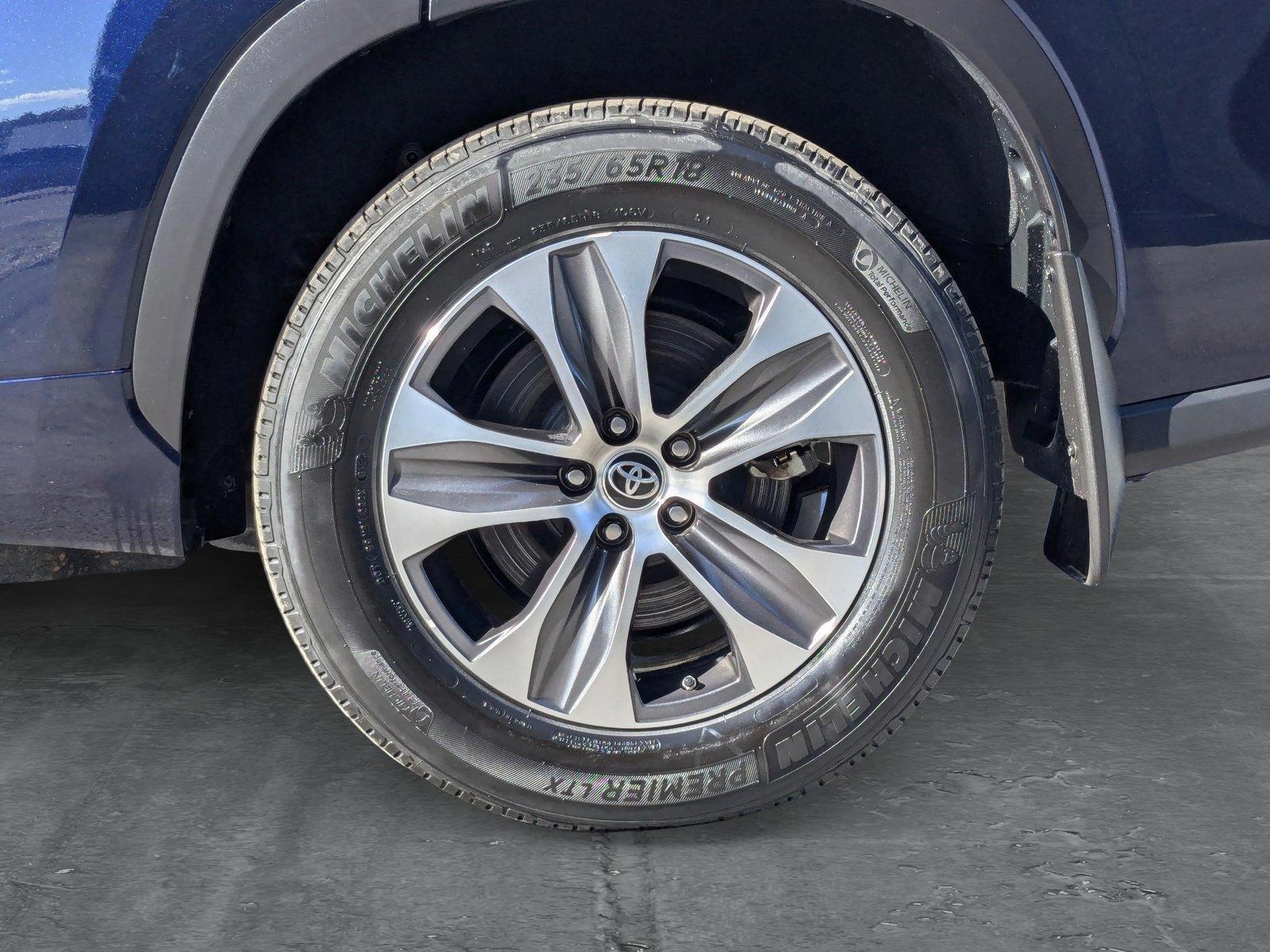 2022 Toyota Highlander Vehicle Photo in Spokane Valley, WA 99212