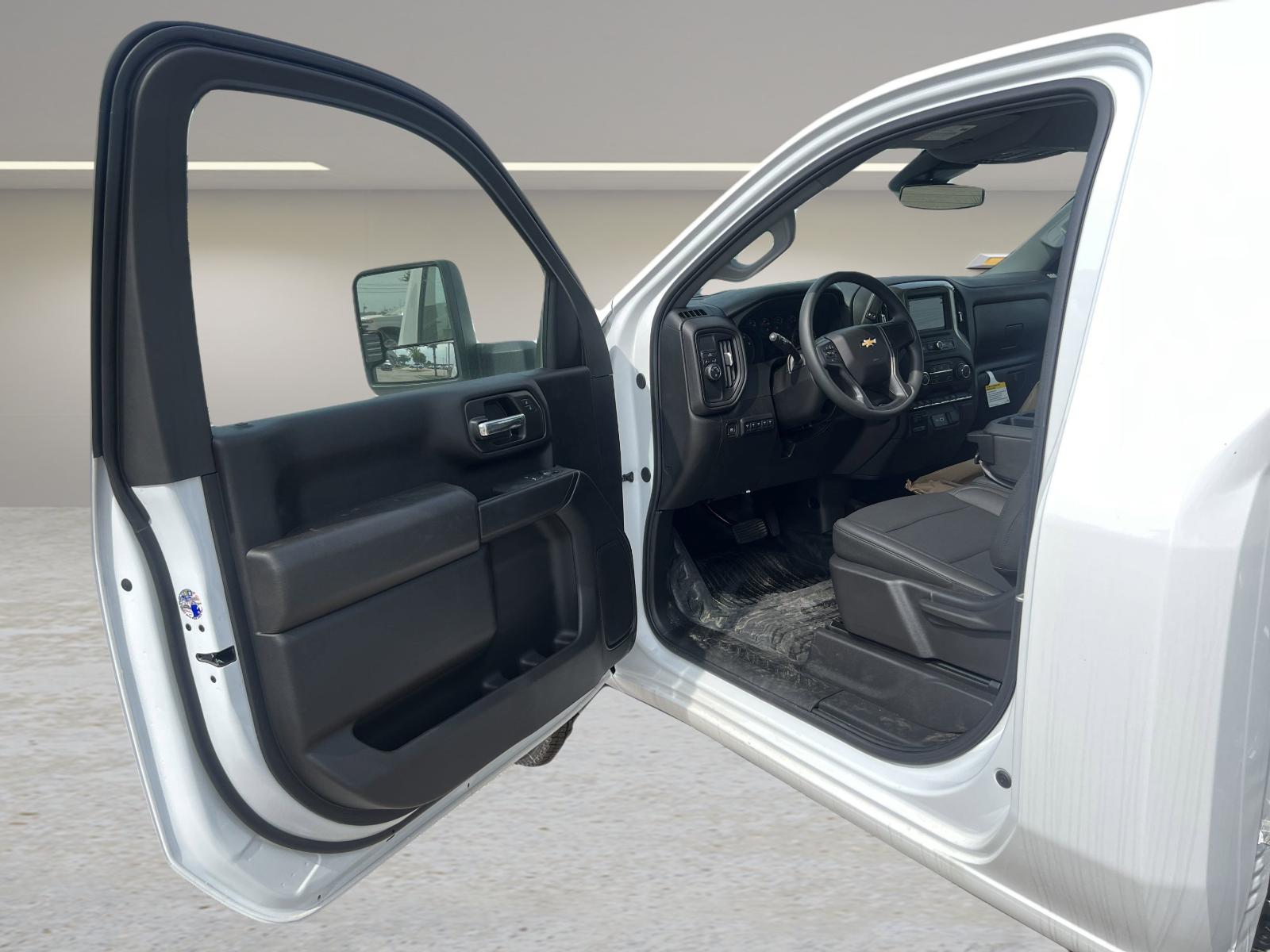 2025 Chevrolet Silverado 3500 HD Chassis Cab Vehicle Photo in GEORGETOWN, TX 78626-7508